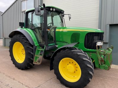 John Deere 6820