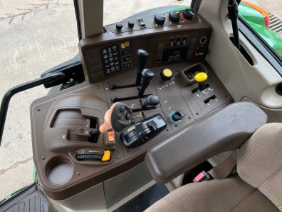 John Deere 6820
