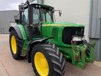 John Deere 6820