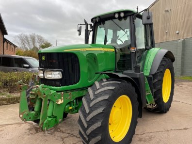 John Deere 6820