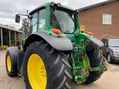 John Deere 6820