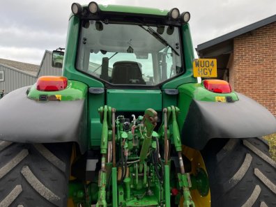 John Deere 6820