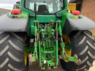 John Deere 6820