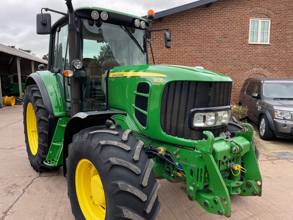 John Deere 6630