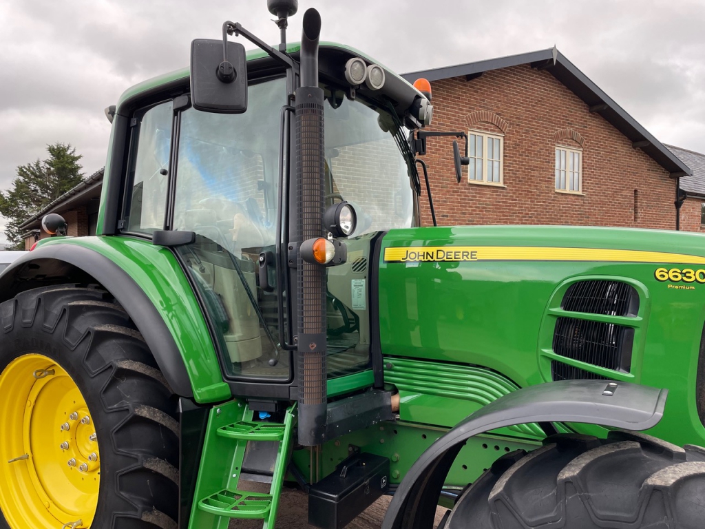 John Deere 6630