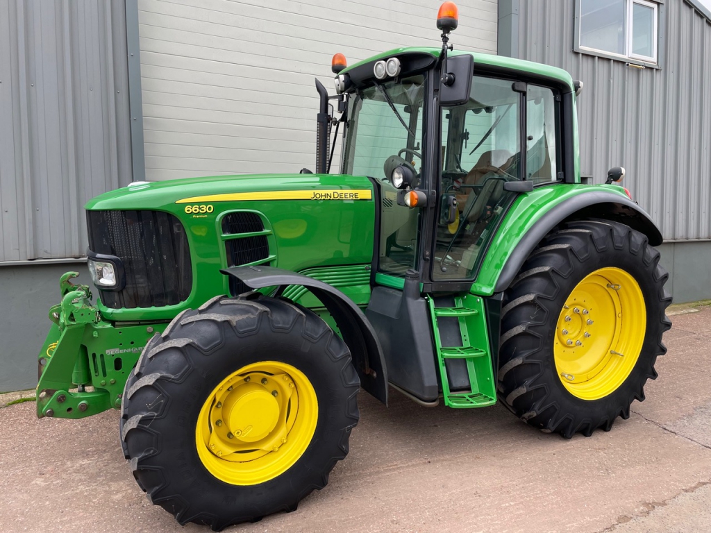John Deere 6630
