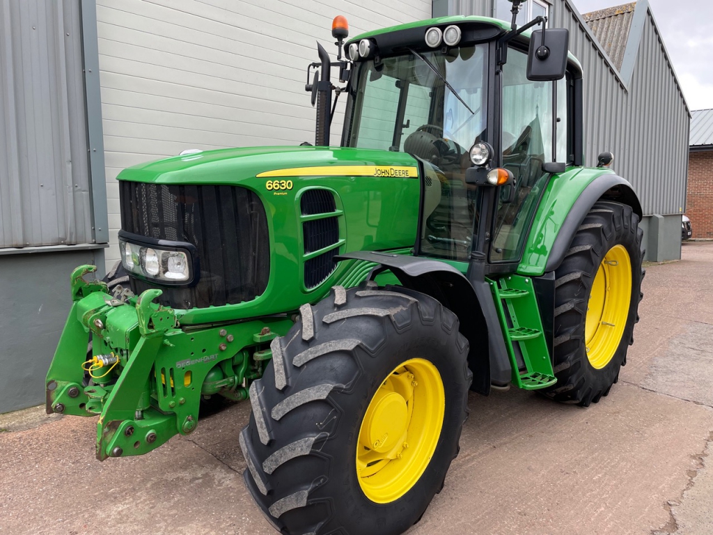 John Deere 6630