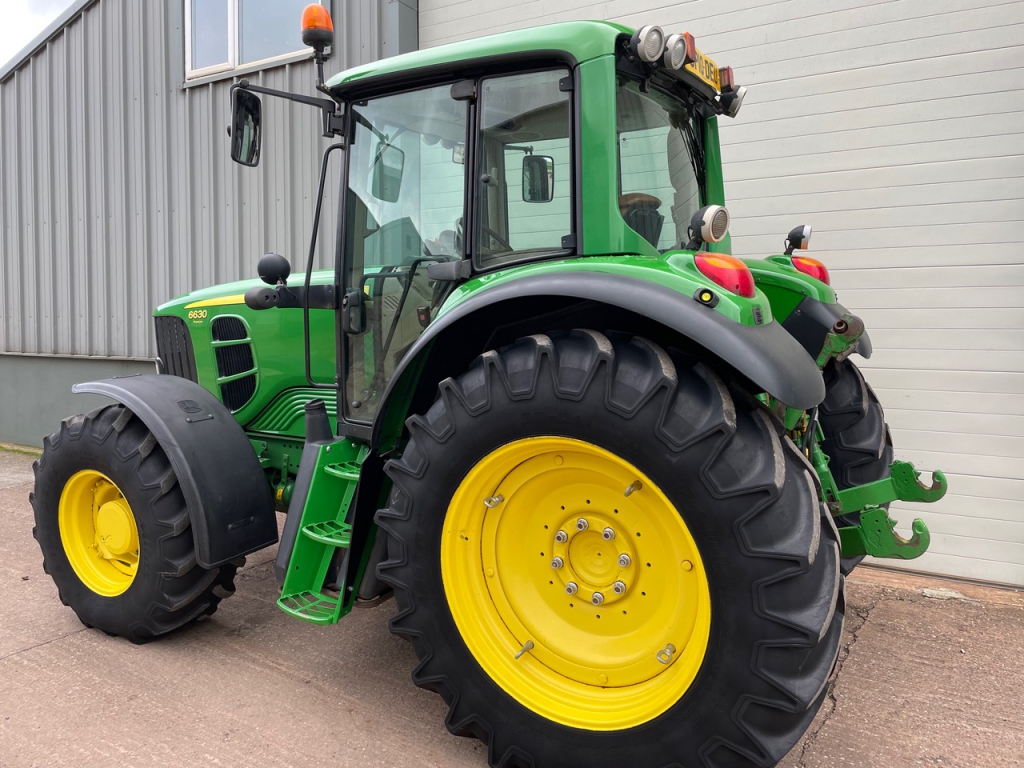 John Deere 6630