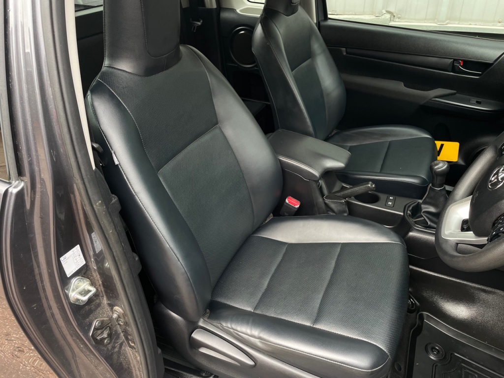 Toyota Hi-Lux Extra Cab pickup 2.4 Diesel