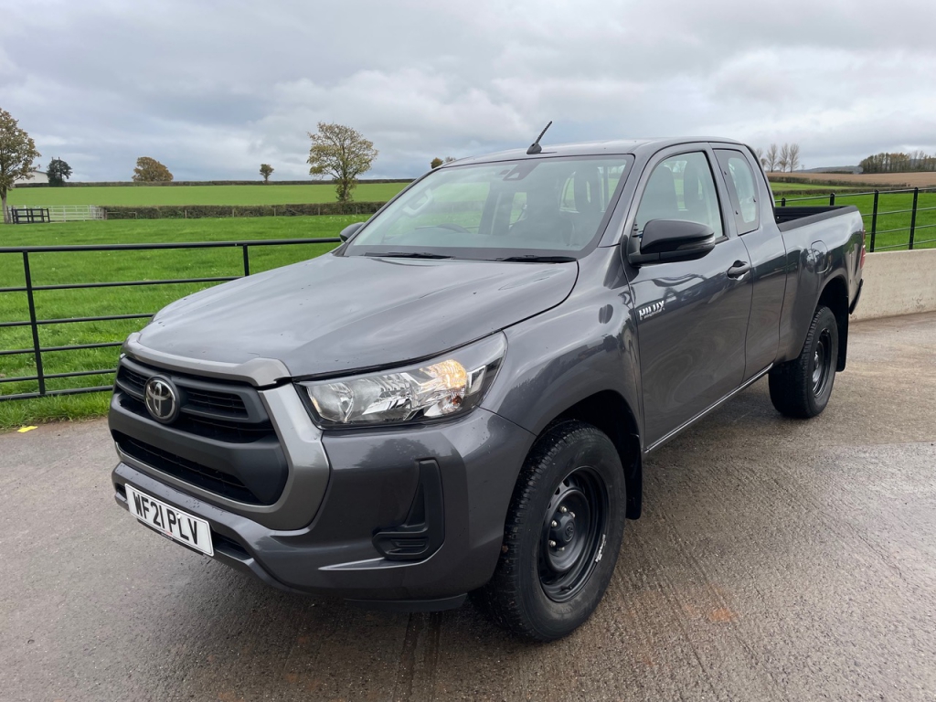 Toyota Hi-Lux Extra Cab pickup 2.4 Diesel