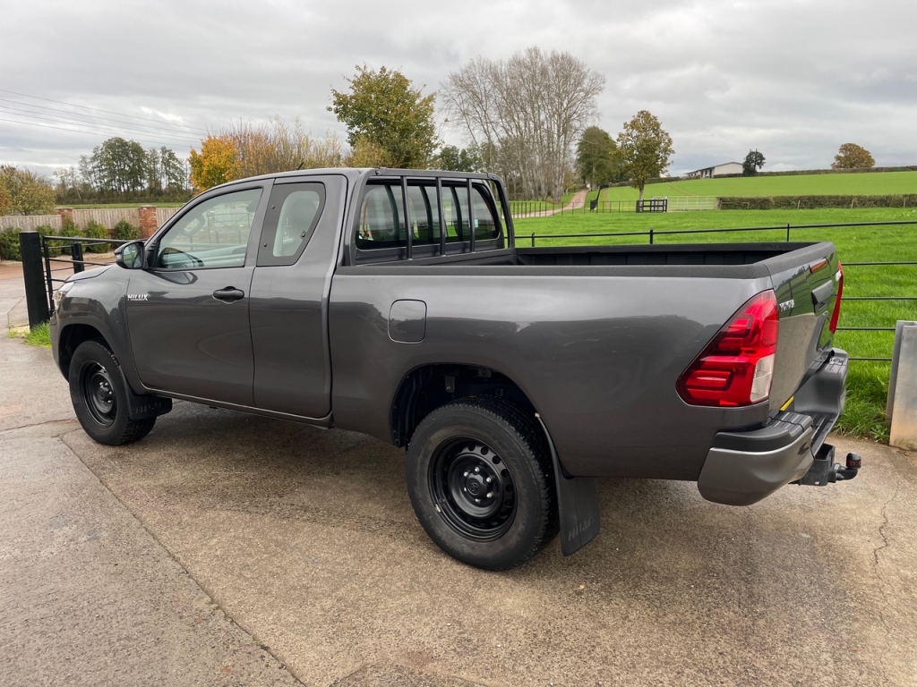 Toyota Hi-Lux Extra Cab pickup 2.4 Diesel