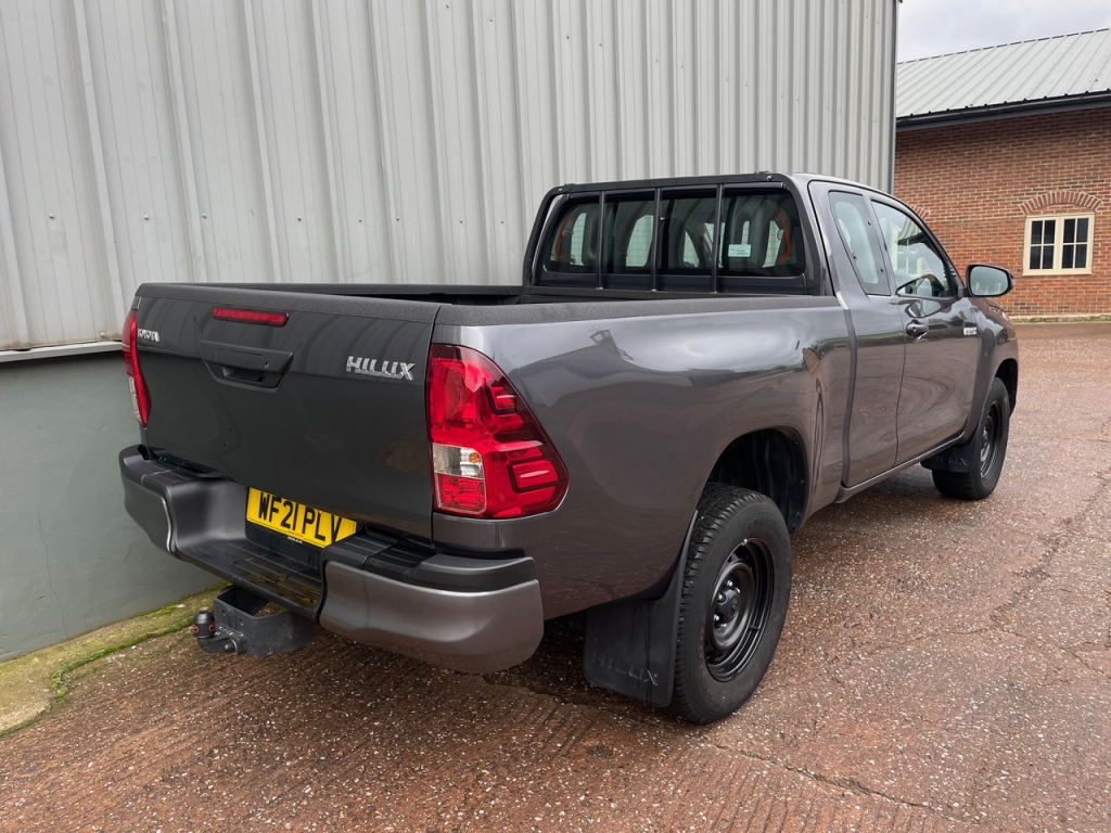 Toyota Hi-Lux Extra Cab pickup 2.4 Diesel