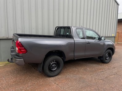 Toyota Hi-Lux Extra Cab pickup 2.4 Diesel