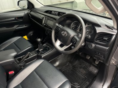 Toyota Hi-Lux Extra Cab pickup 2.4 Diesel