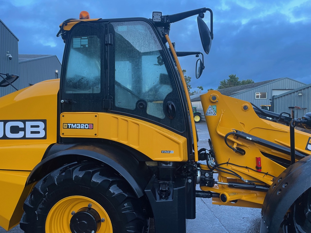 JCB 320S