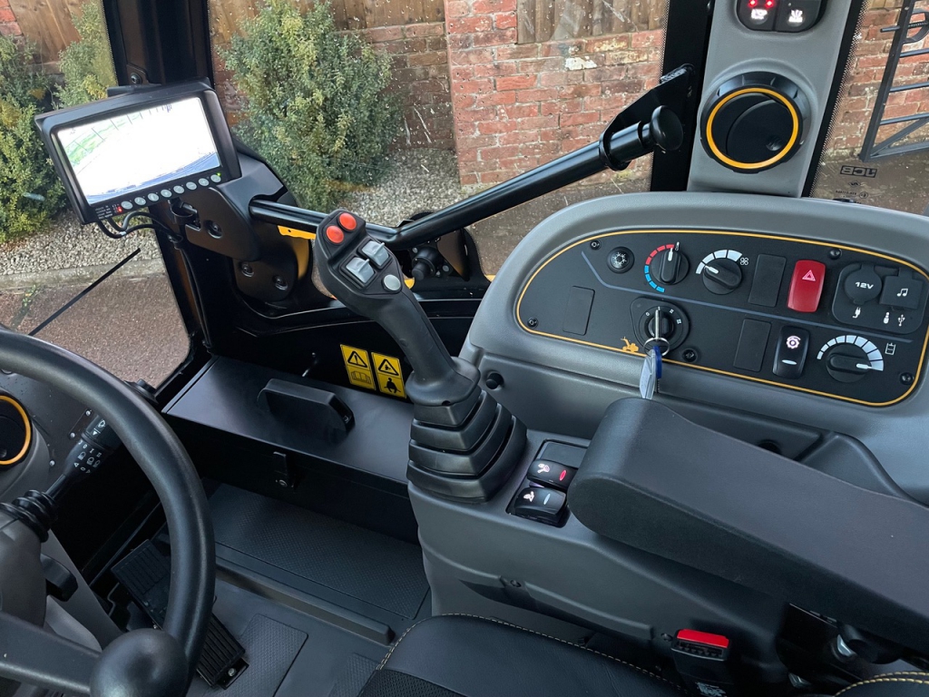 JCB 320S