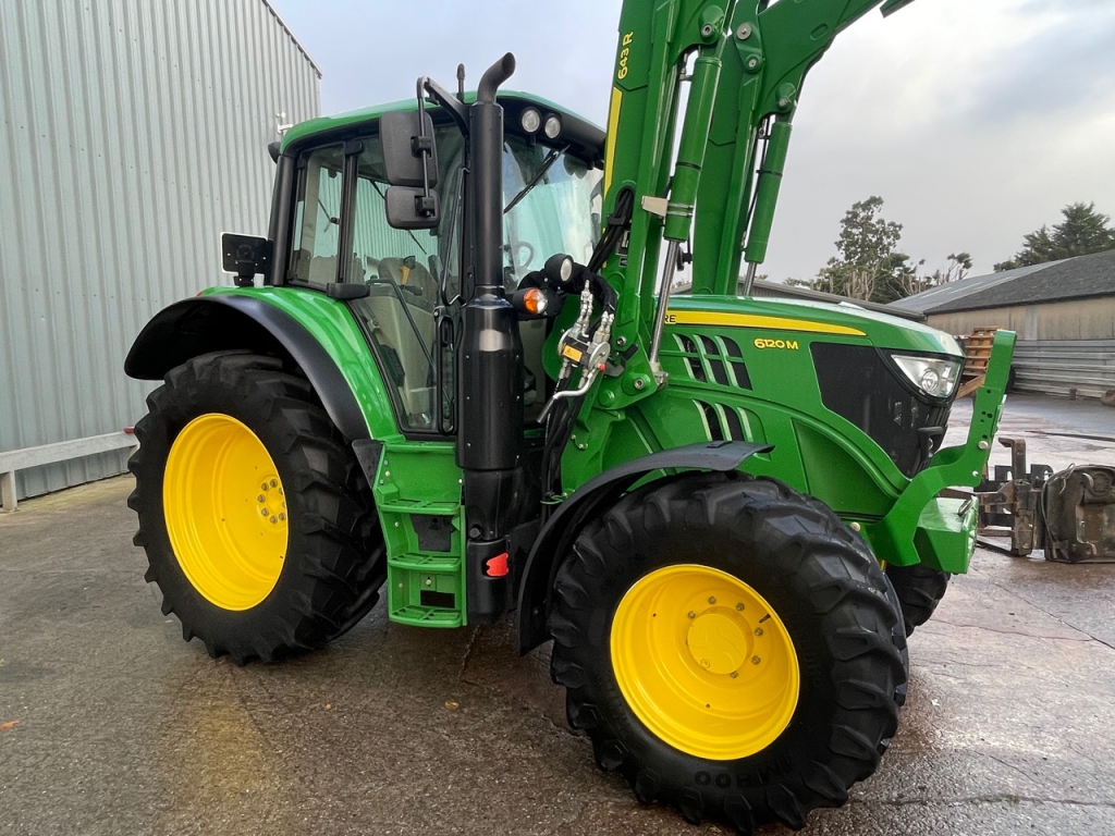 John Deere 6120M