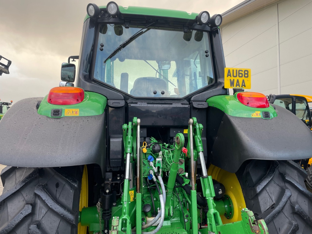 John Deere 6120M
