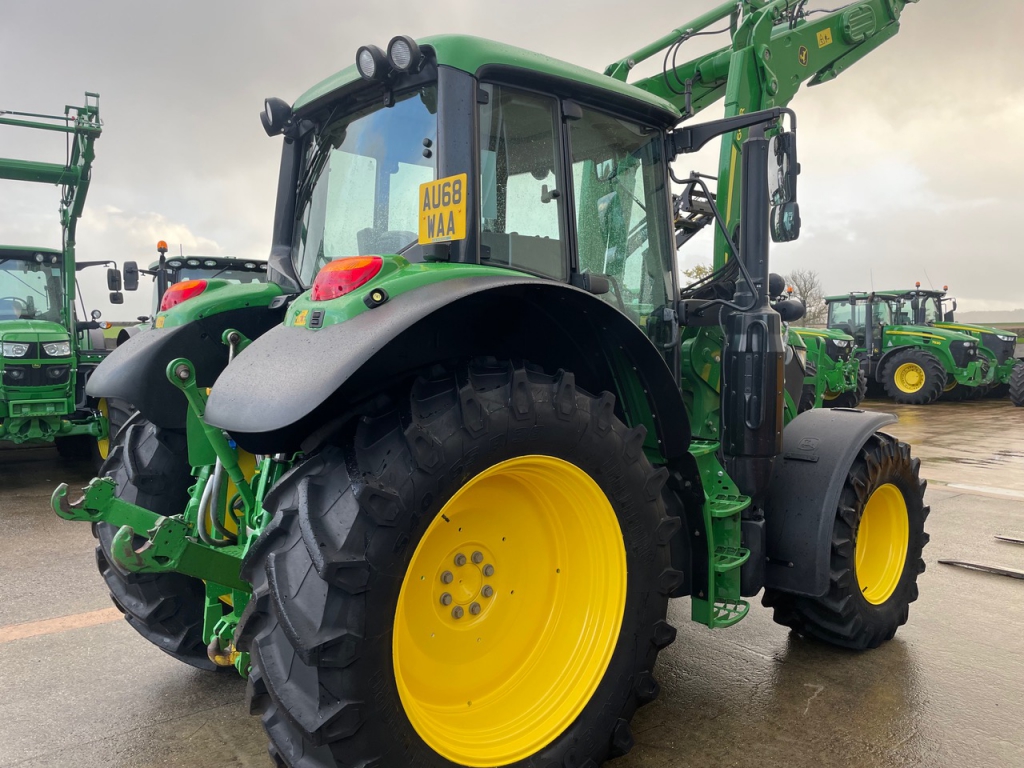 John Deere 6120M