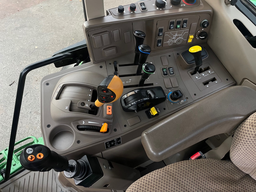 John Deere 6120M