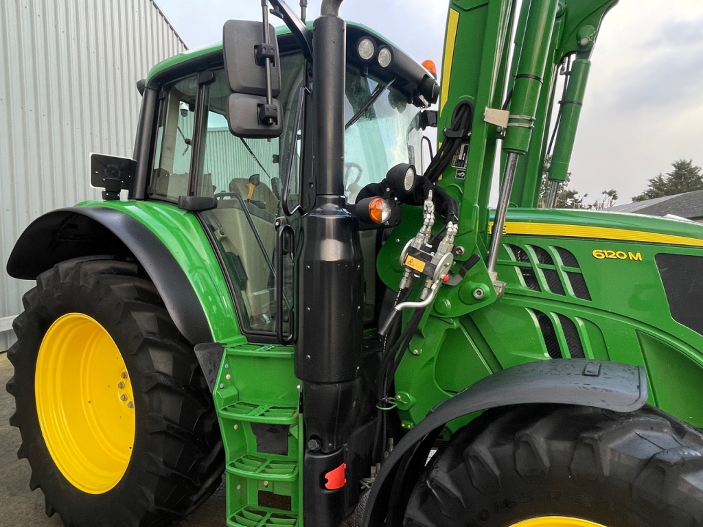 John Deere 6120M