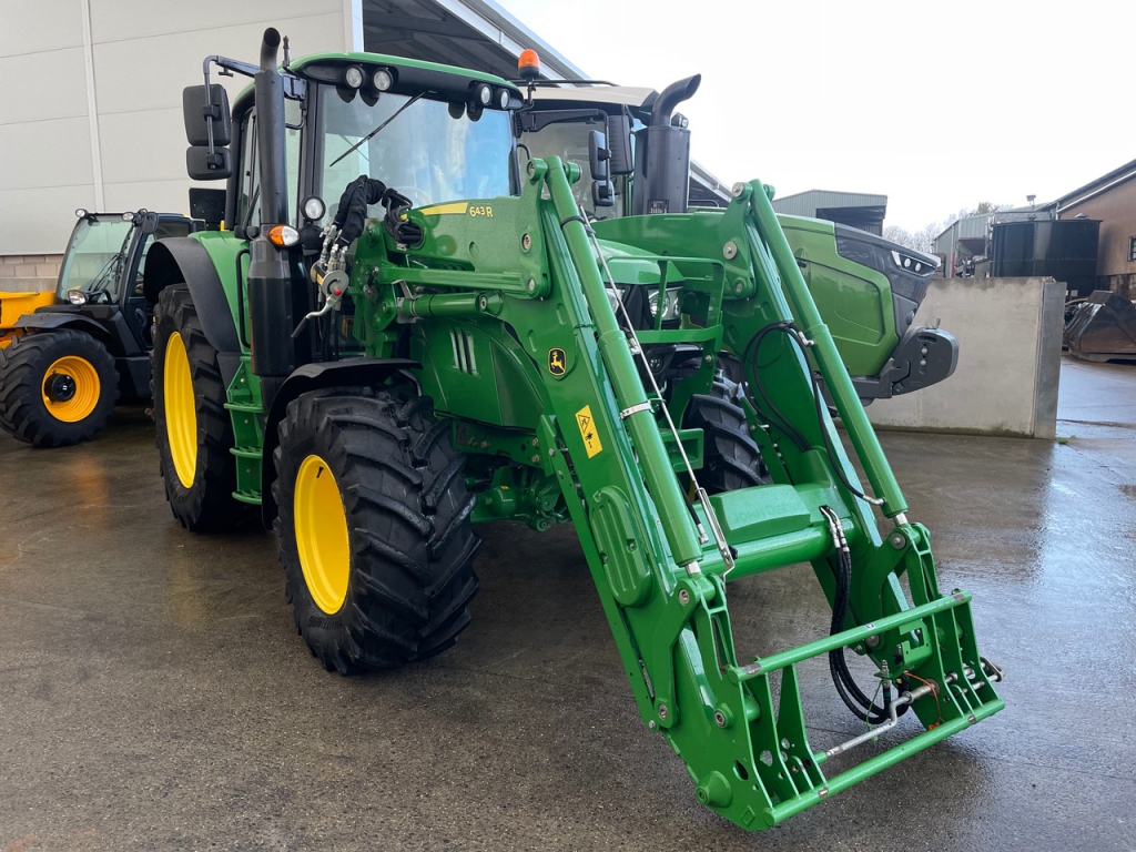 John Deere 6120M