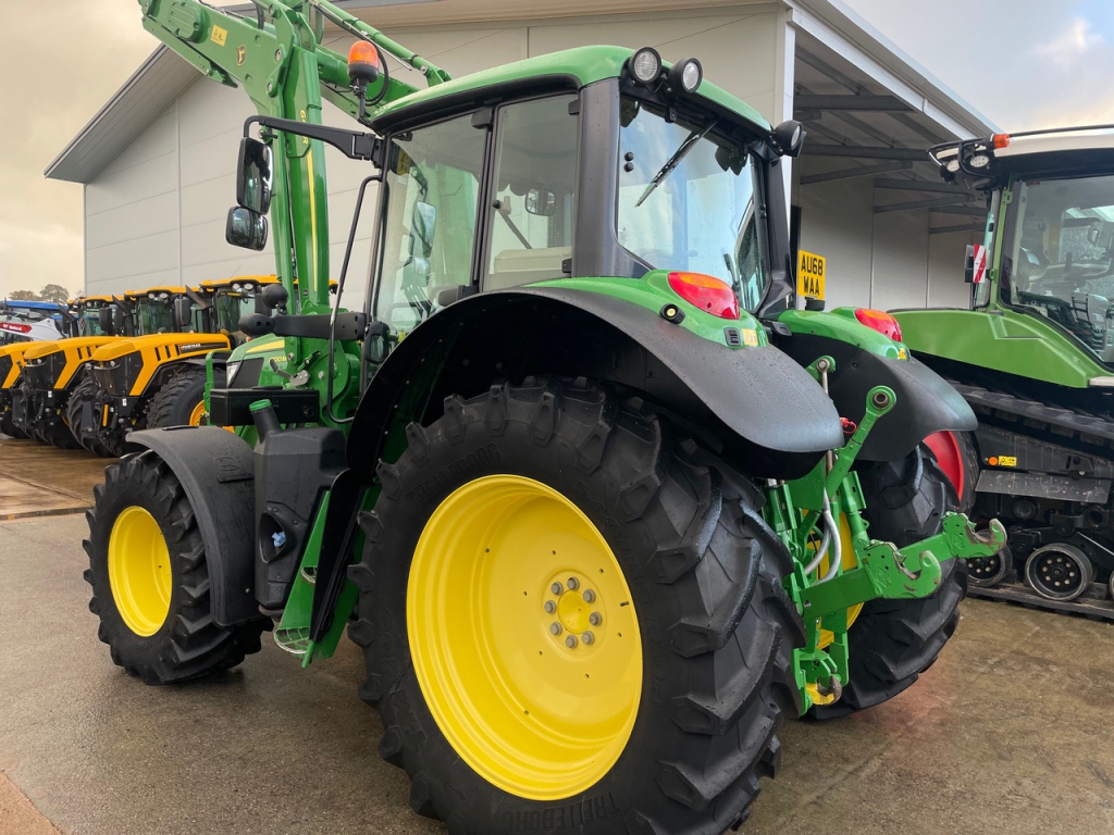 John Deere 6120M