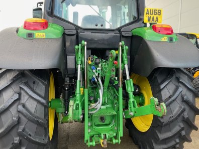 John Deere 6120M
