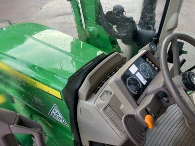 John Deere 6120M