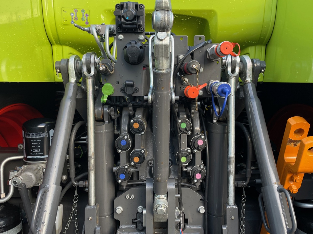 Claas Arion 650