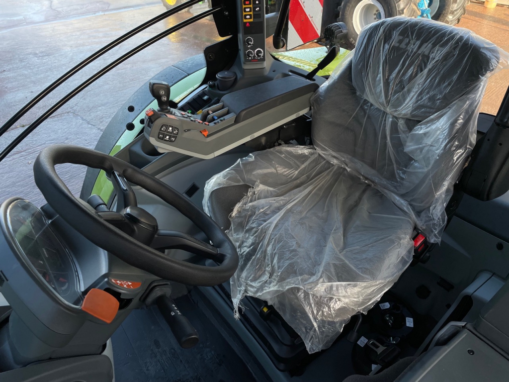Claas Arion 650