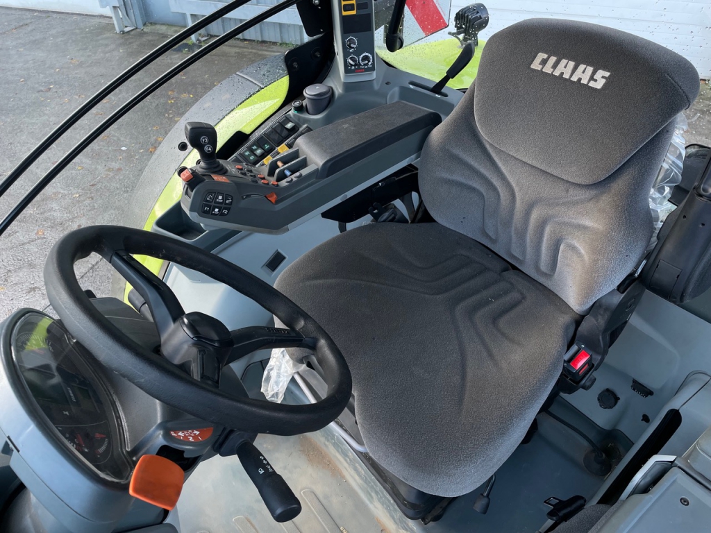 Claas Arion 650