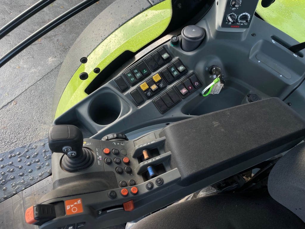 Claas Arion 650