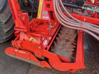 Kuhn 3 Metre power harrow combination drill