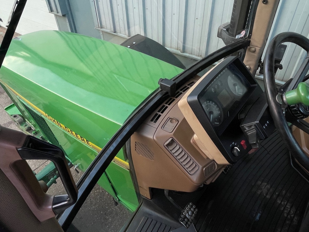 John Deere 6900