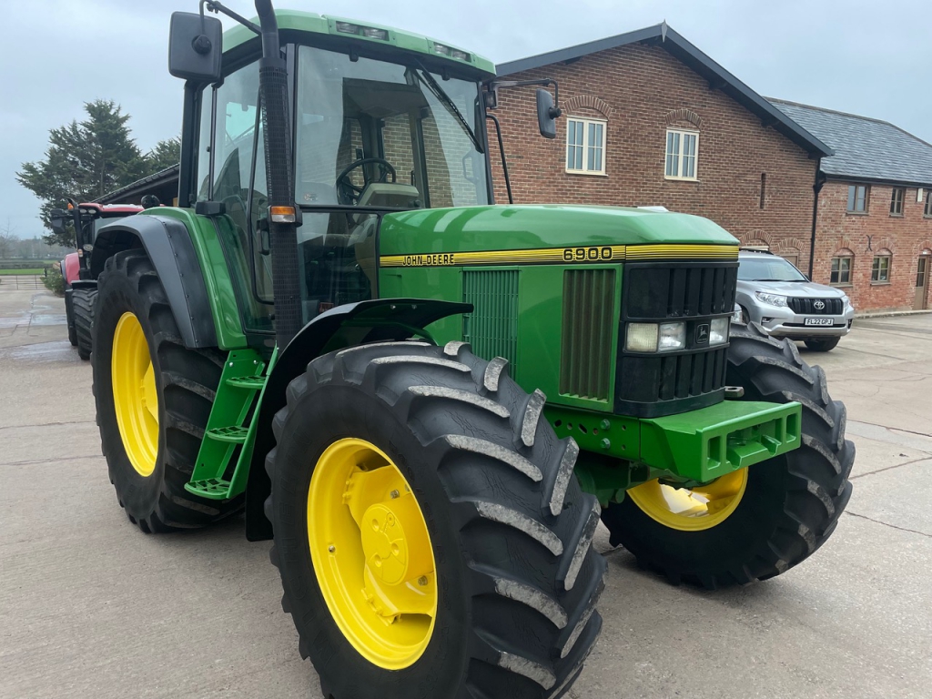 John Deere 6900