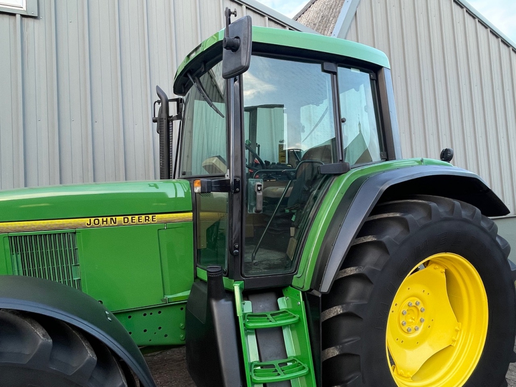 John Deere 6900