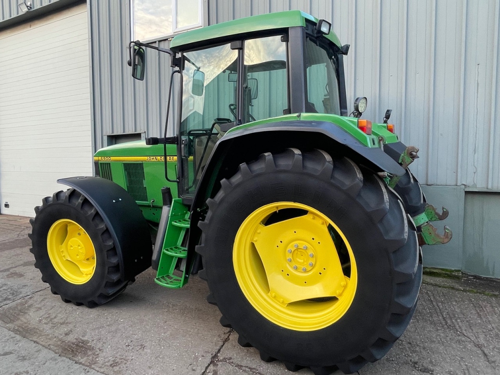 John Deere 6900
