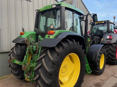 John Deere 6900