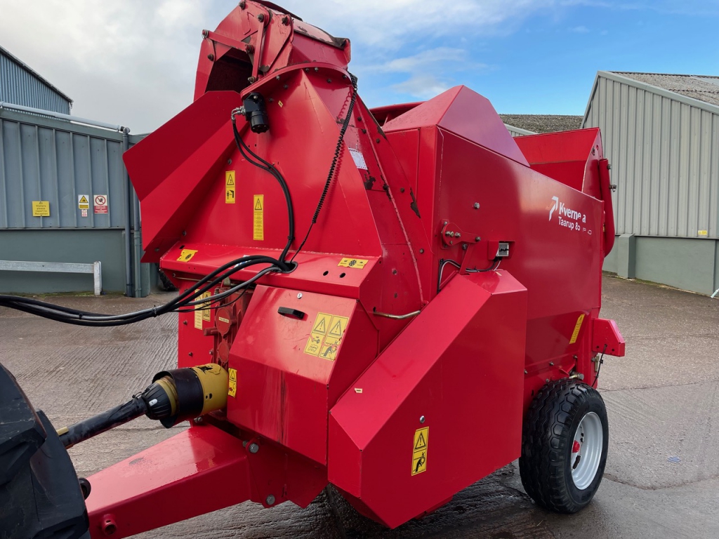 Kverneland Taarup 853 Pro bedding and feeding machine