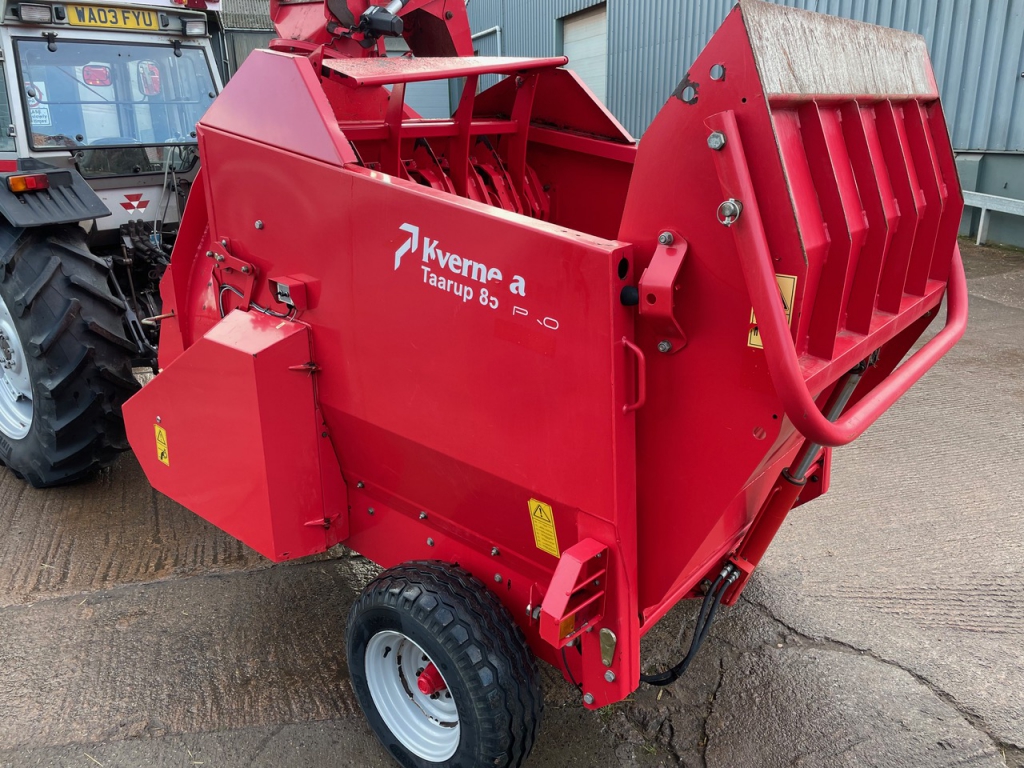 Kverneland Taarup 853 Pro bedding and feeding machine