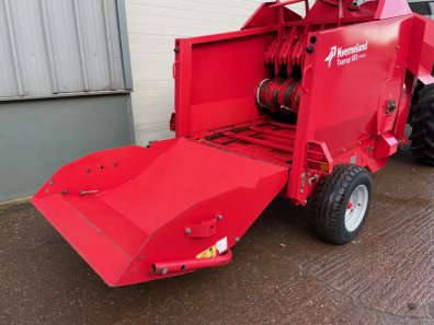 Kverneland Taarup 853 Pro bedding and feeding machine