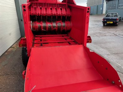 Kverneland Taarup 853 Pro bedding and feeding machine