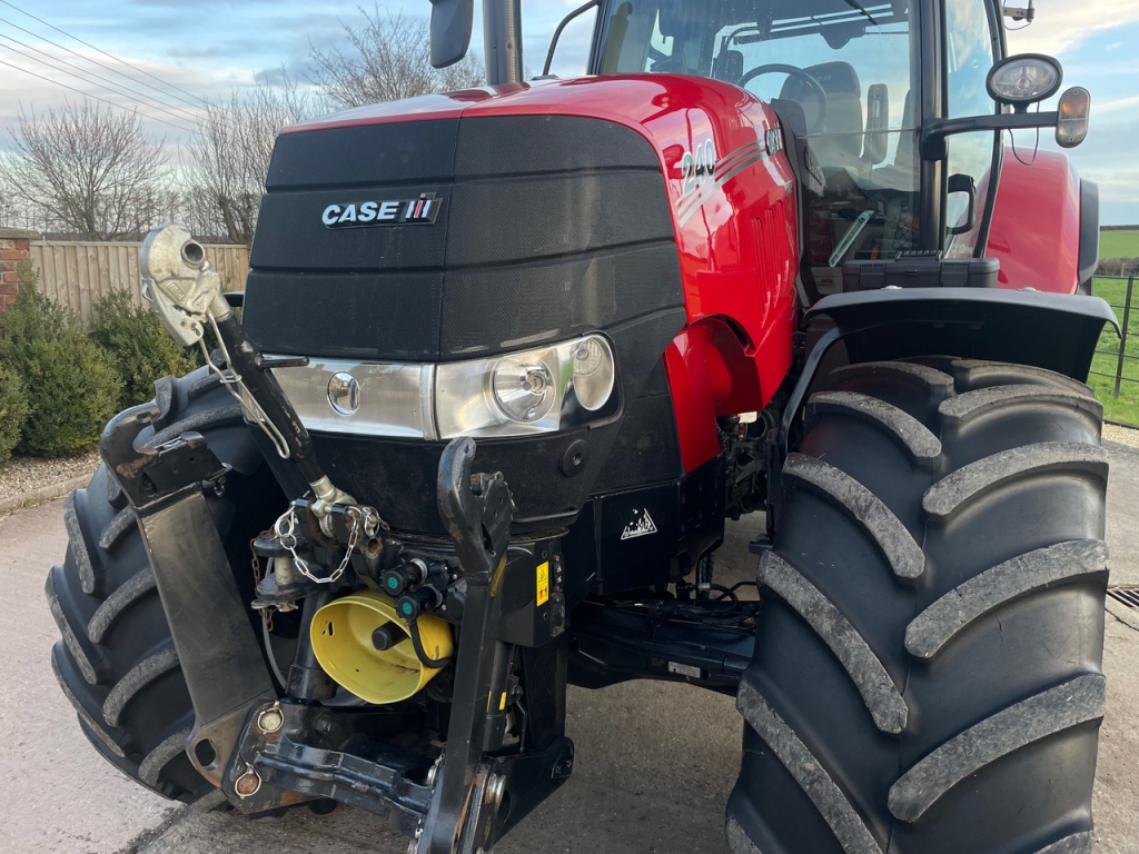 Case CVX 240