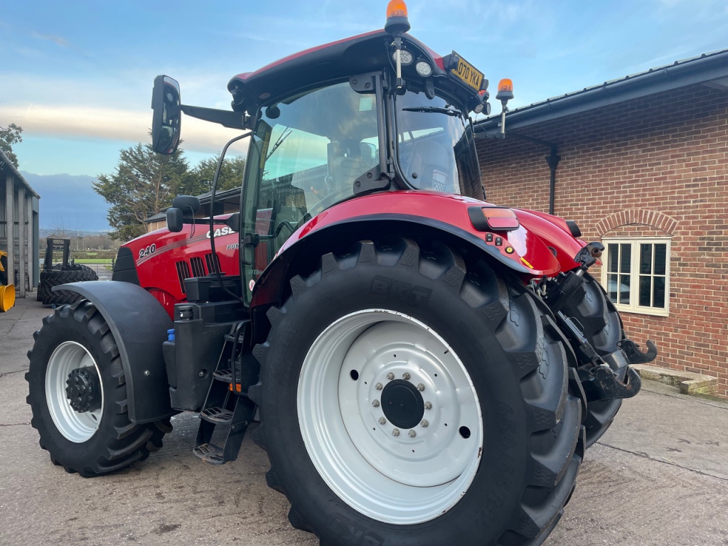 Case CVX 240