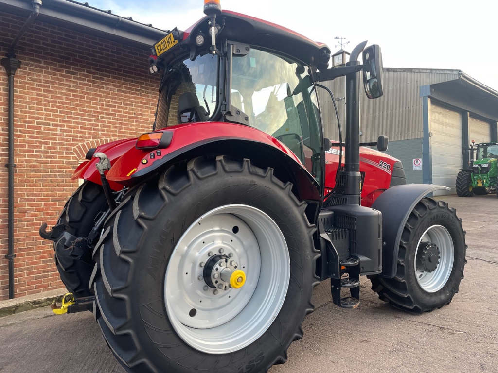 Case CVX 220