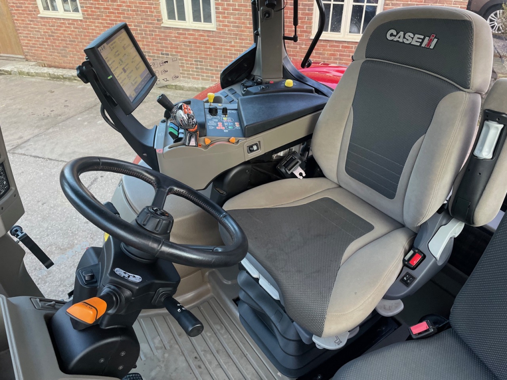 Case CVX 220