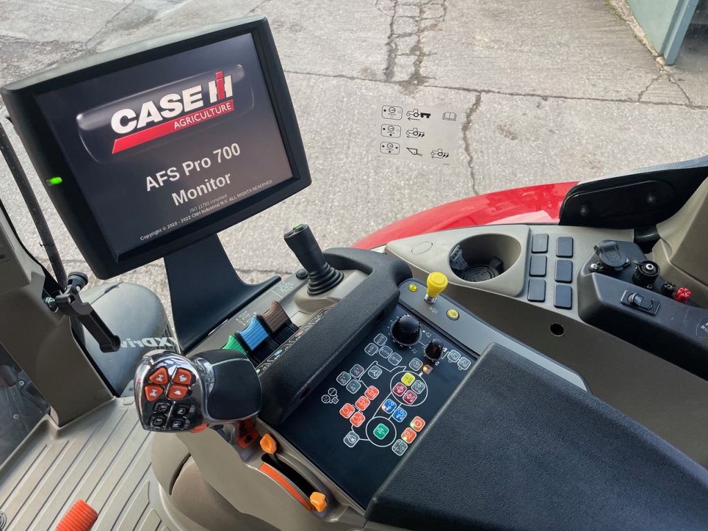 Case CVX 220