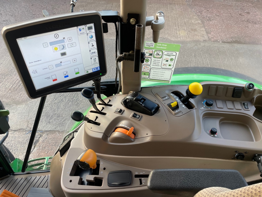 John Deere 6110MC