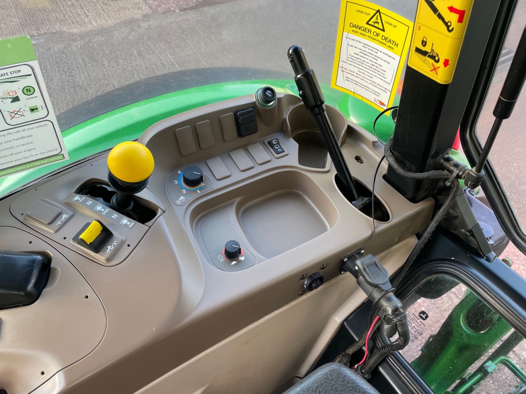 John Deere 6110MC